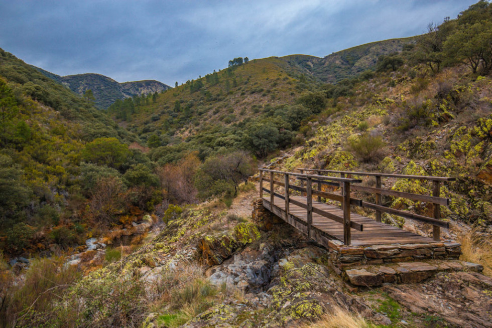 Sierra de Gata une patrimonio, naturaleza y deporte en una novedosa jornada senderista