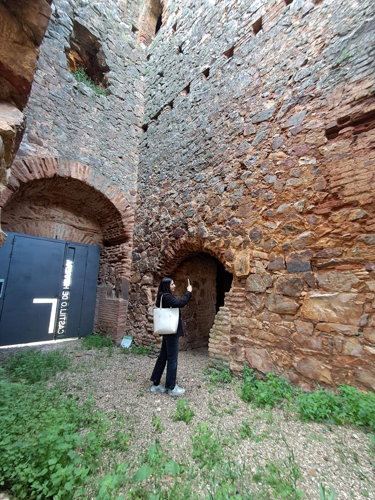 Entrada al castillo de Herrera del Duque.