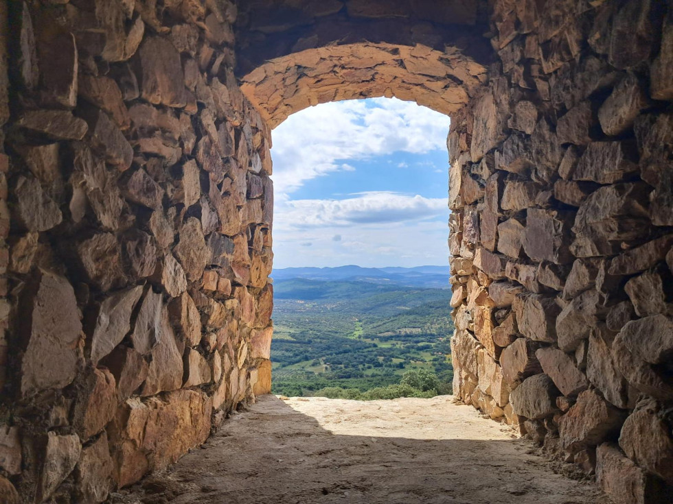 Herrera del Duque, el castillo que vigila el corazón salvaje de La Siberia