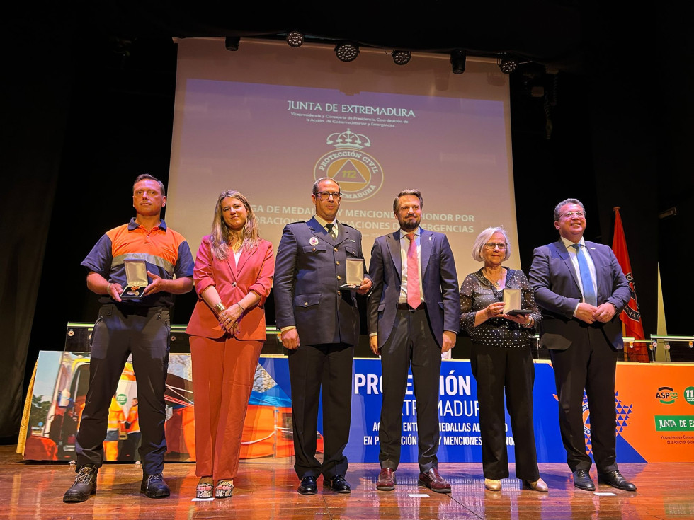 La Junta reconoce la labor de voluntarios de Protección Civil en Fuentes de León