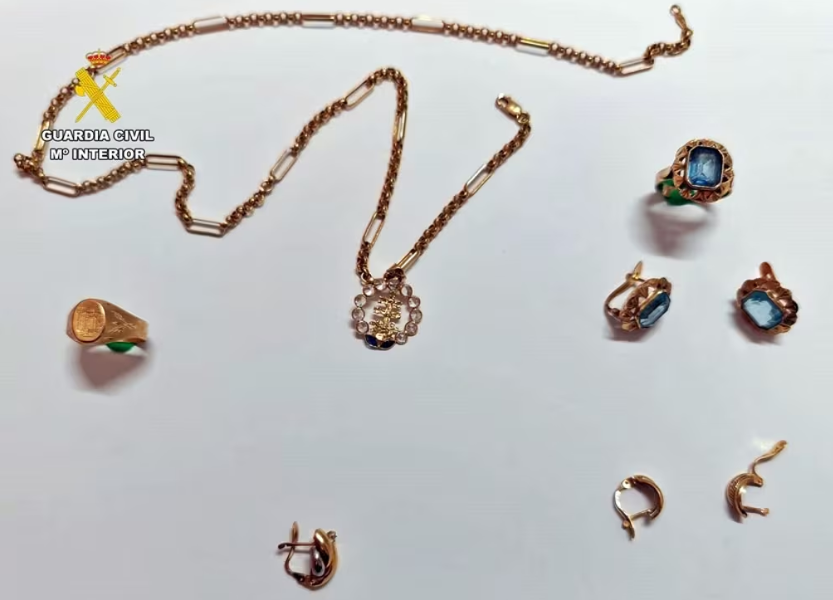 Detenida una mujer acusada de robar joyas en una vivienda tras acceder con una llave falsa