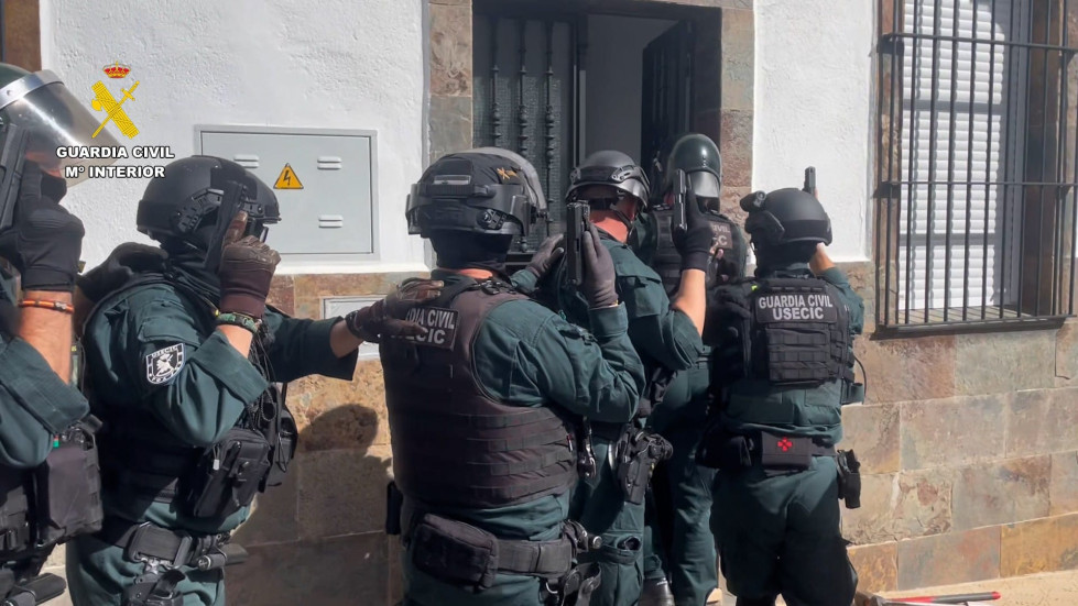 Desarticulado un punto de venta de droga y tabaco ilegal con tres implicados