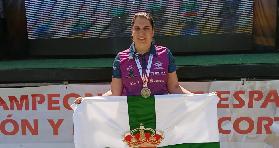 La piragüista extremeña Elena Ayuso se proclama campeona de España de Maratón Corto PK3