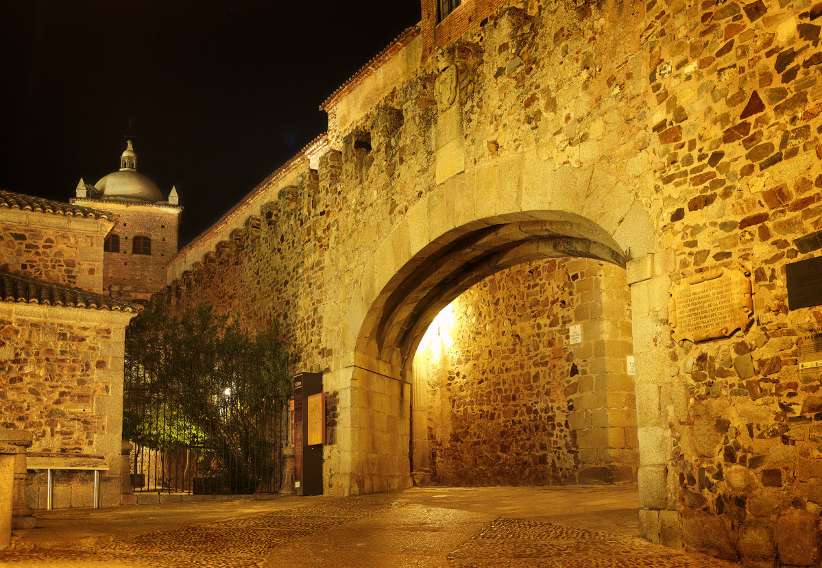 020 021. Arco de la Estrella. Foto Turismo Cáceres