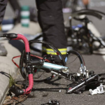 Un herido grave tras colisionar un vehículo con una bicicleta en Cáceres