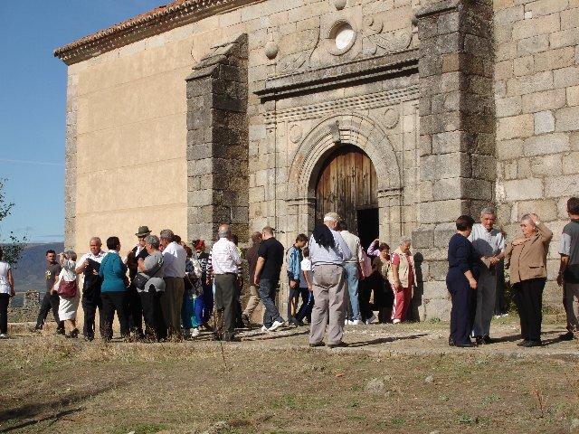 Trescientos descendientes de Granadilla festejan Los Santos y honran a sus difuentos en la villa cacereña