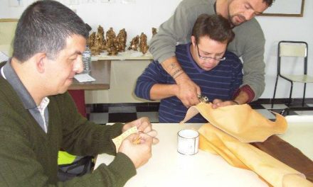 Asociaciones de personas con discapacidad de la Mancomunidad Sierra de San Pedro trabajan el cuero