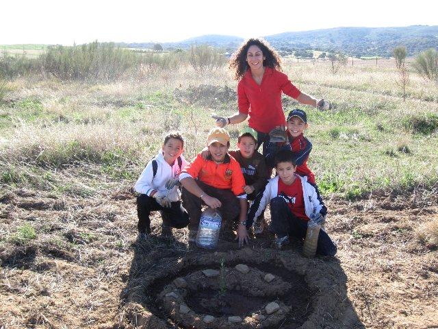 Adesval desarrolla varias jornadas de voluntariado ambiental con 200 escolares del Valle del Alagón