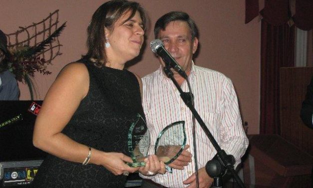 La asociación Rivera de Gata entrega los premios 2009 a Cerrajería Fuentes y a María Luisa Zamarreño