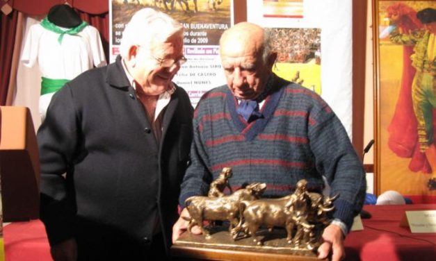 Victorino Martín, Emilio de Justo, Armendáriz y Román Pérez recogen sus premios taurinos de Moraleja