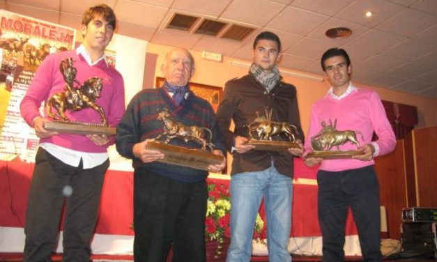 Victorino Martín, Emilio de Justo, Armendáriz y Román Pérez recogen sus premios taurinos de Moraleja