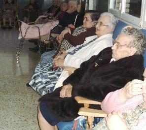 Los mayores que residen en Cáceres reclaman residencias, urinarios públicos y autobuses gratis