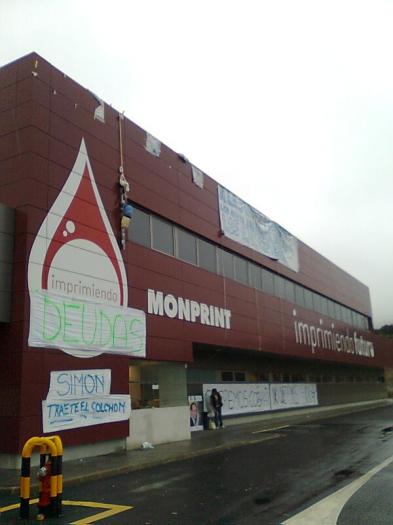 Los trabajadores de Monprint continúan encerrados y no cederán hasta que les paguen