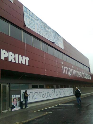 Los trabajadores de Monprint continúan encerrados y no cederán hasta que les paguen