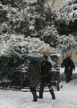 Un temporal de frío siberiano con nieve afecta a la península ibérica y se prolongará hasta el martes