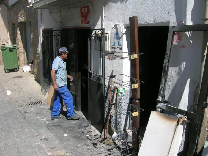 Un ataque con gasolina origina un incendio de madrugada en una vivienda de un vecino de Cilleros