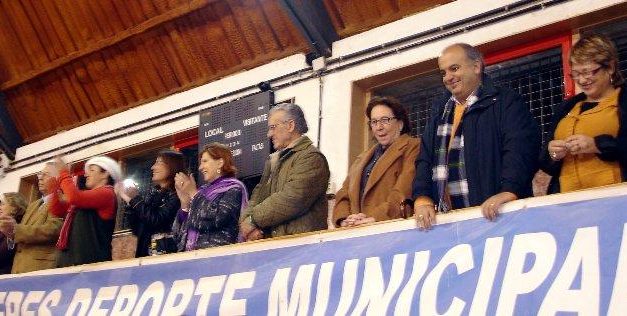 El PSOE y el PP marcan 13 goles en el partido benéfico de fútbol-sala de la lucha contra el cáncer