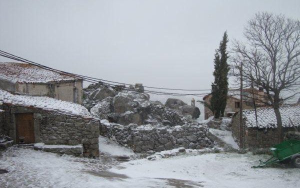 La nieve sorprende a los cacereños que hacía 25 años que no veían el manto blanco en sus localidades