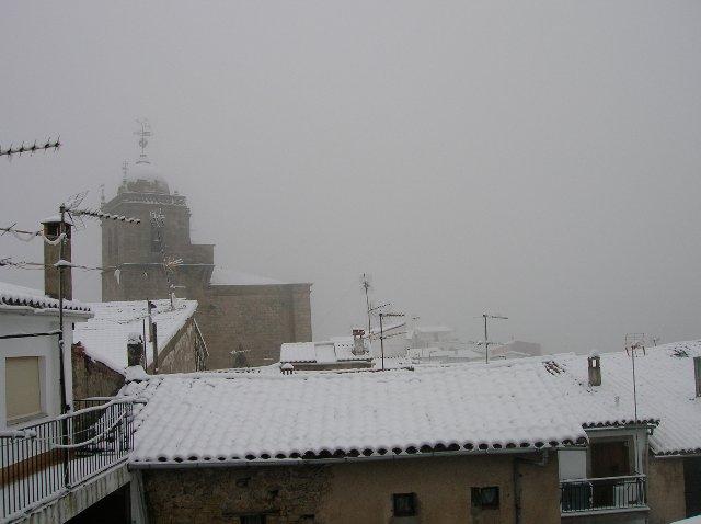 La nieve obliga a suspender 61 rutas de transporte escolar en Extremadura y deja sin clase a 1.500 alumnos