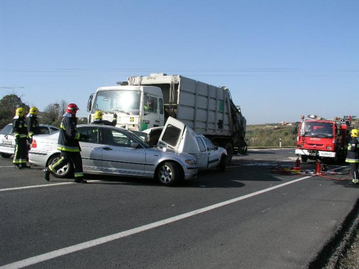 Tres jóvenes resultan heridos graves y un cuarto menos grave en accidentes el fin de semana en Extremadura