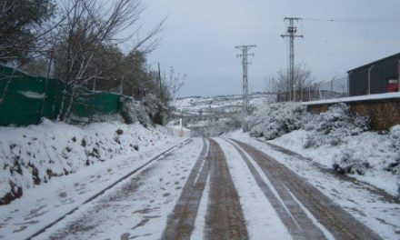 La nieve ocasiona incidencias en carreteras de Sierra de Gata, Valle del Ambroz y el Campo Arañuelo