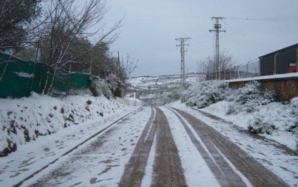 La nieve ocasiona incidencias en carreteras de Sierra de Gata, Valle del Ambroz y el Campo Arañuelo