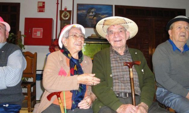 Los mayores de la residencia San Martín de Porres de Miajadas celebran el Carnaval y San Valentín