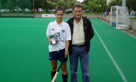 La cauriense Susana González Leal recibe la medalla de oro del Sardinero Hockey Club en Santander