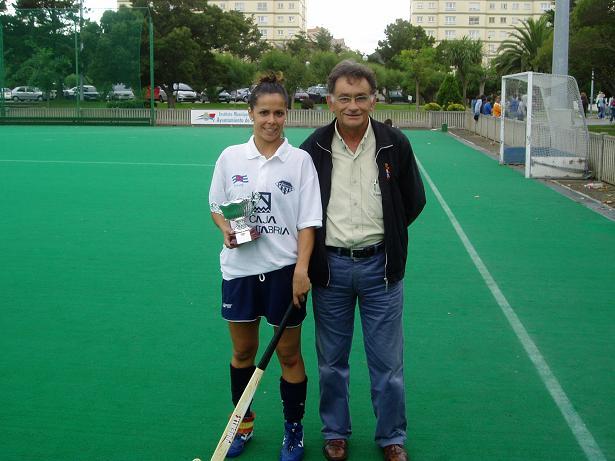 La cauriense Susana González Leal recibe la medalla de oro del Sardinero Hockey Club en Santander