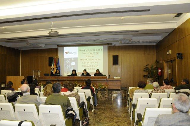 La Diputación de Cáceres informa a los municipios de los servicios que ofrece en nuevas tecnologías