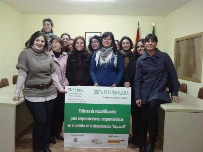El primer taller de recualificación del Valle del Alagón comienza a funcionar en Calzadilla con 12 alumnas