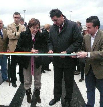 Las autoridades locales inauguran de forma oficial en Moraleja el puente nuevo sobre la Rivera de Gata