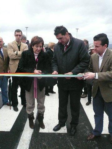 Las autoridades locales inauguran de forma oficial en Moraleja el puente nuevo sobre la Rivera de Gata