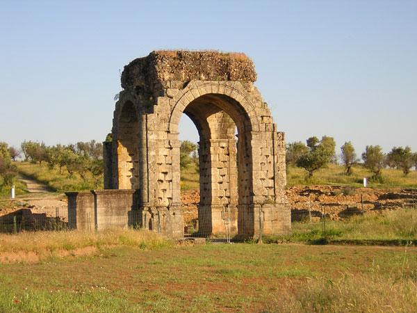 El entorno de las ruinas de Cáparra será escenario en mayo de una gran fiesta romana