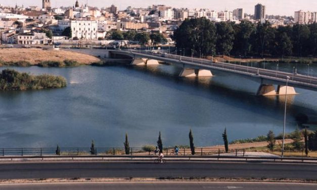 Fernández Vara ofrece al alcalde de Badajoz pagar la mitad de su 25% en la recuperación del río