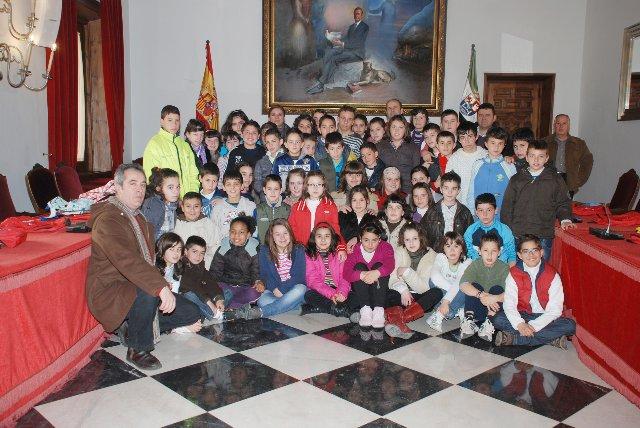 Alumnos del Colegio Público Batalla de Pavía de Torrejoncillo visitan la Diputación de Cáceres