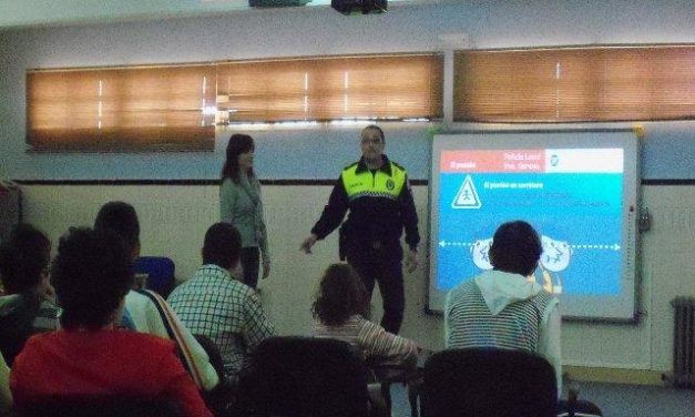 Los alumnos de Educación Especial de Villanueva de la Serena aprenden educación vial con policías locales
