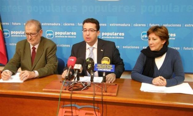 Jaime Vilella defiende su comparecencia en la sede del PP en Cáceres como un acto del equipo de Gobierno