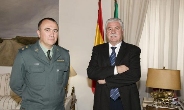 El nuevo Coronel de la Guardia Civil, Gabriel Domínguez, se reúne con el presidente de la Diputación
