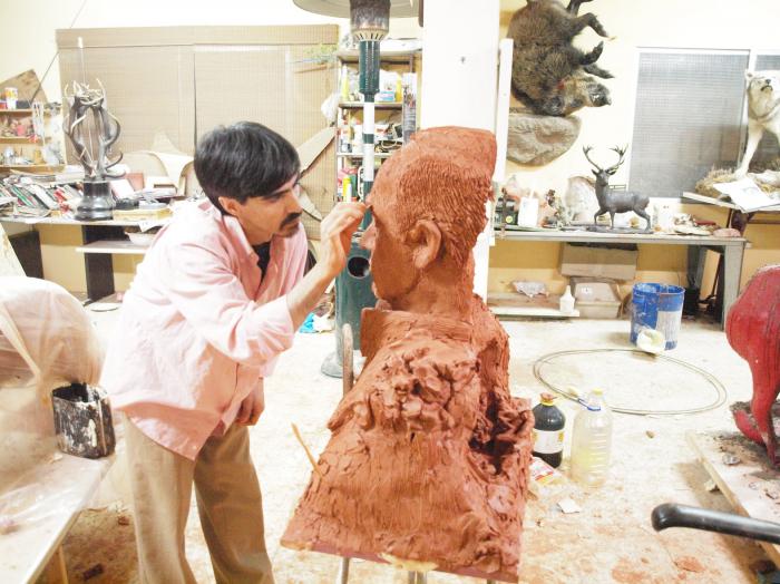 El escultor cacereño Víctor Campón inaugurará el 23 de abril en Cáceres su exposición itinerante
