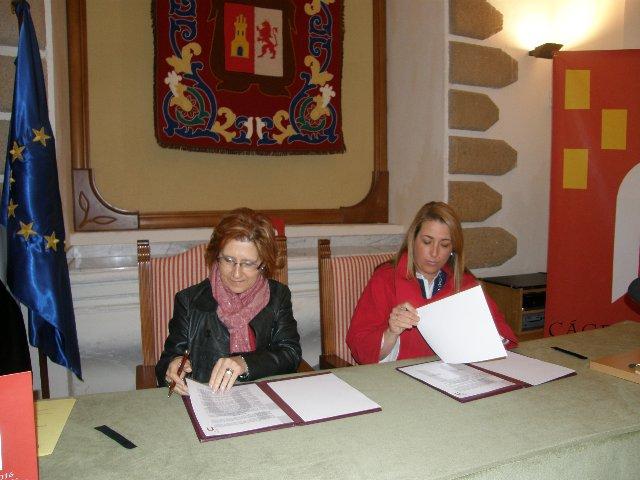 El consorcio Cáceres 2016 y el Ayuntamiento de Trujillo firman un convenio para promocionar la candidatura