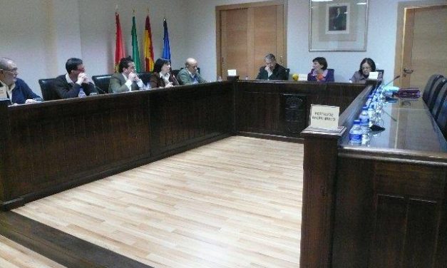 La alcaldesa de Moraleja teme por su integridad física en un pleno desarrollado con la ausencia del PSOE