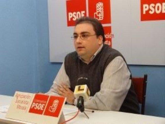 El PSOE de Navalmoral advierte sobre la privatización de la residencia de mayores del Plan E