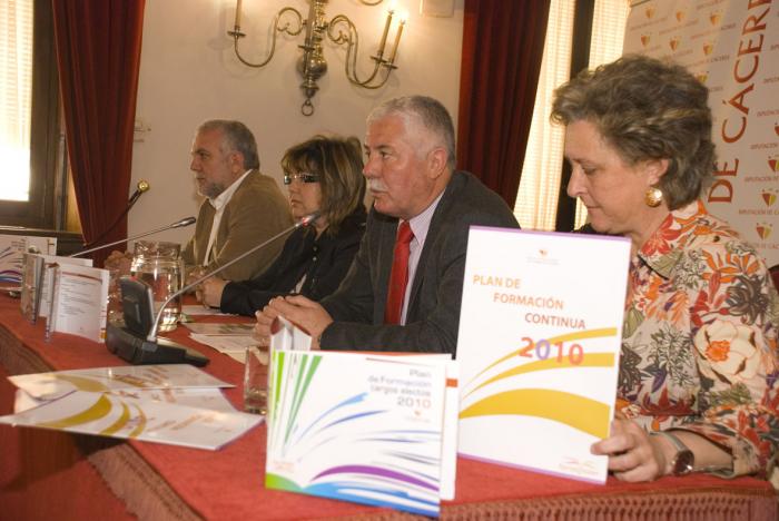 La Diputación presenta los Planes de Formación 2010 para empleados públicos y cargos electos de la provincia