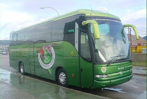 La afición del Cacereño completa un autobús y va camino del segundo de cara al próximo partido en Gijón