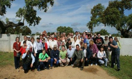 55 aficionados taurinos de Alabarracín visitan Extremadura para concoer el toro bravo