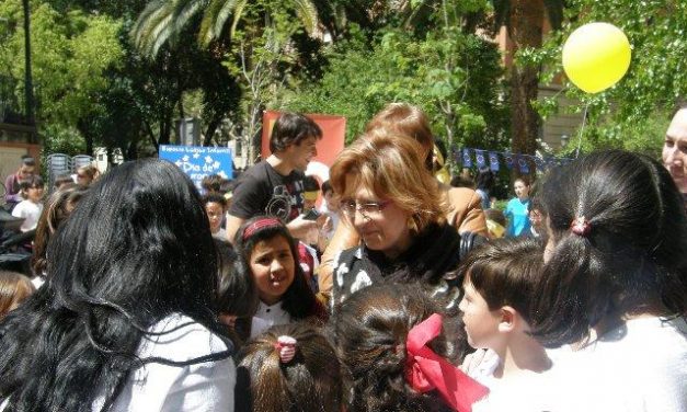 Heras fomenta el sentimiento europeo entre los niños en un acto llevado a cabo en Cáceres