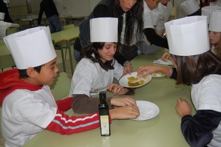 Un centenar de escolares de Ciudad Rodrigo degustará este viernes aceite DOP Gata-Hurdes en un desayuno