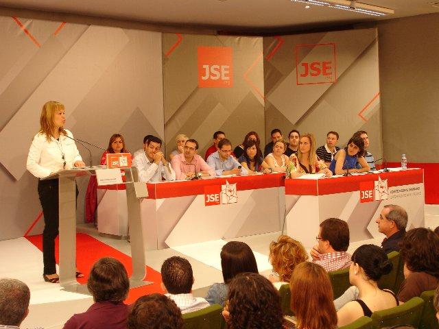 Leire Pajín invita desde Cáceres a los jóvenes socialistas a dar la batalla política y de las ideas