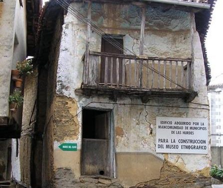 El PSOE de Casar de Palomero se opone a la demolición de la casa típica de «La Bujarda»